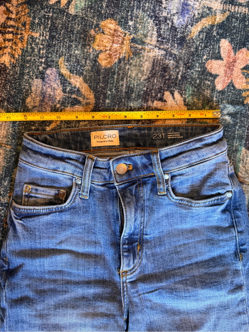 Pilcro Straight-Leg Jeans in Blue with Cuffed Hem - Picture 4 of 10